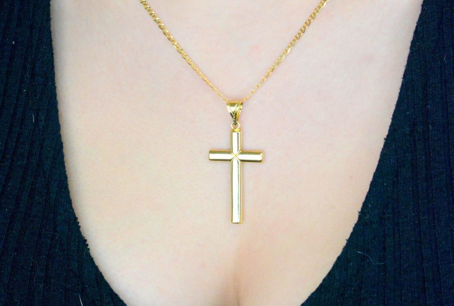 Duża złota zawieszka gładki krzyżyk 585 bez wizerunku ZA 526A 585. Duży złoty krzyżyk zawieszka do łańcuszka. Złota zawieszka krzyżyk. Złoty krzyżyk 585 bez wizerunku. Krzyżyk złoty na prezent.1.jpg